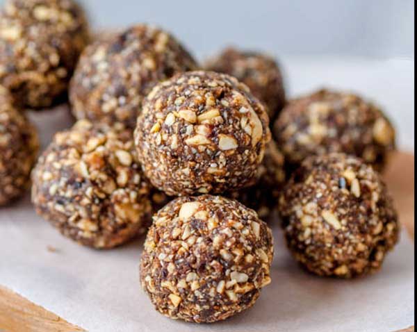 · تجربه لذت بخش تازهترین طرز تهیه توپک خرمایی با مغزهای مختلف